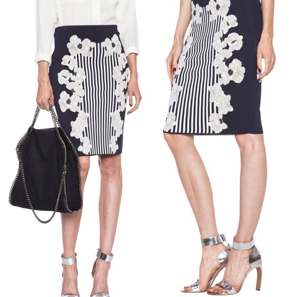 Diane Von Furstenberg Dresses & Skirts - Diane Von Furstenberg Knit Skirt Navy Ivory S